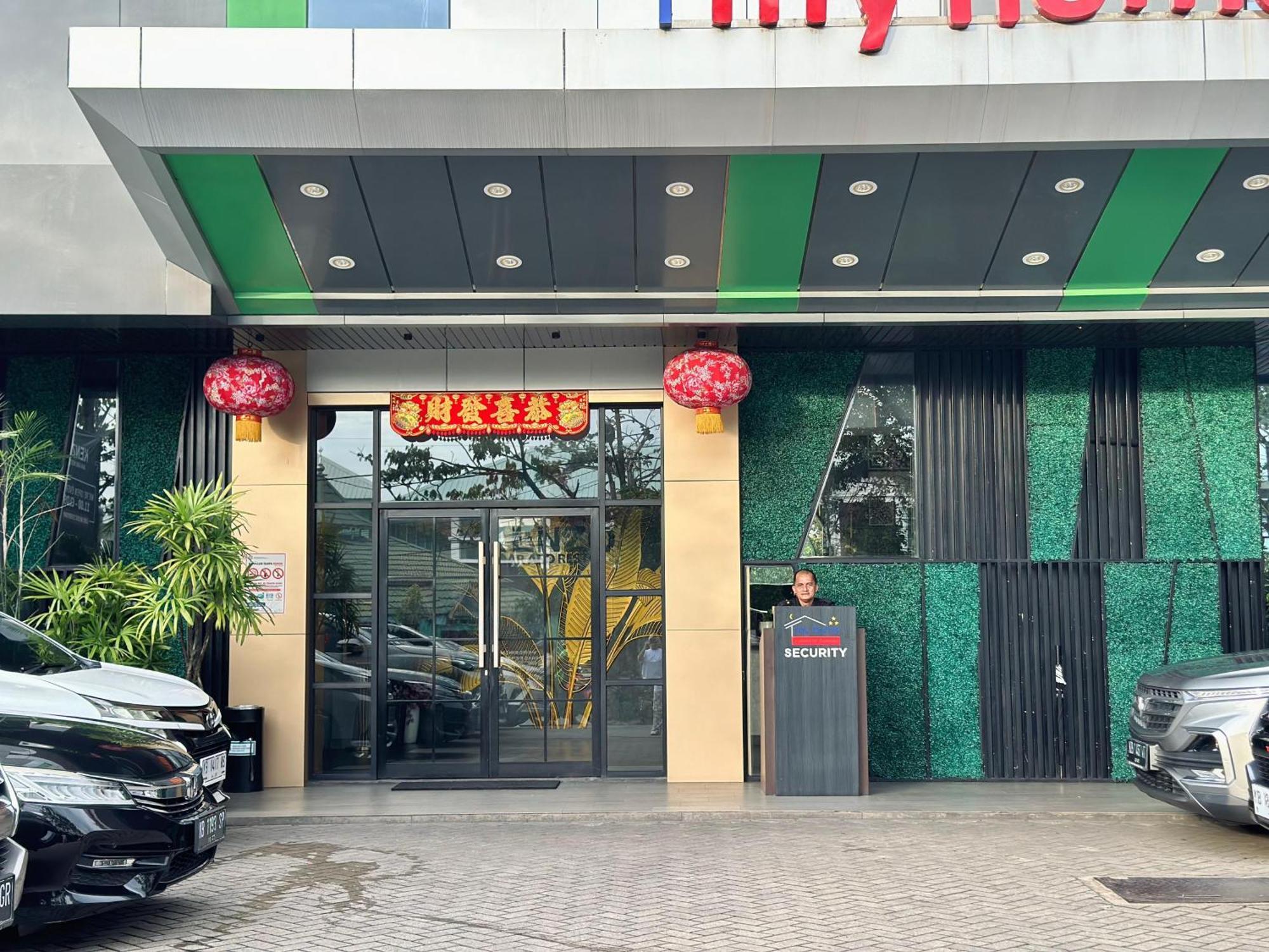 My Home Hotel Pontianak Dış mekan fotoğraf