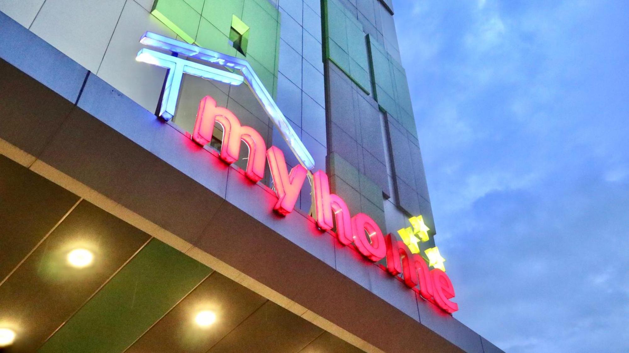 My Home Hotel Pontianak Dış mekan fotoğraf