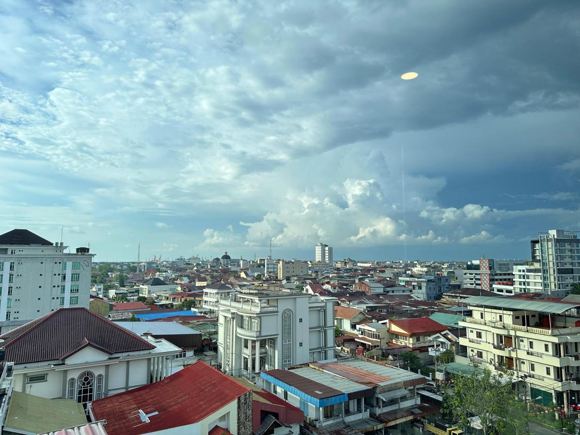 My Home Hotel Pontianak Dış mekan fotoğraf